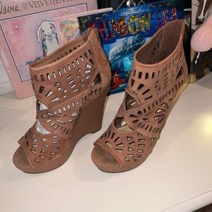 Gianni Bini Brown high heel wedges